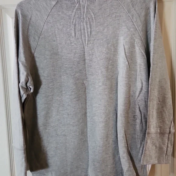 Nicki Minaj Gray and White Knit Top - Picture 4 of 4